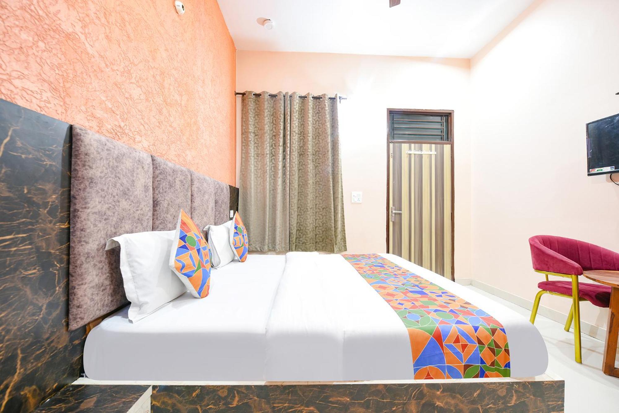 Fabexpress Galaxy Hotel Nayagaon Exterior photo