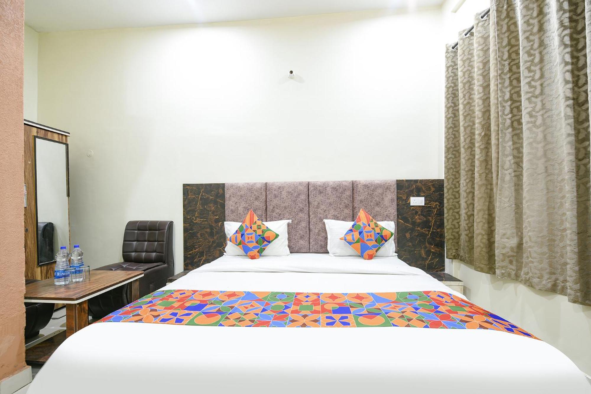 Fabexpress Galaxy Hotel Nayagaon Exterior photo