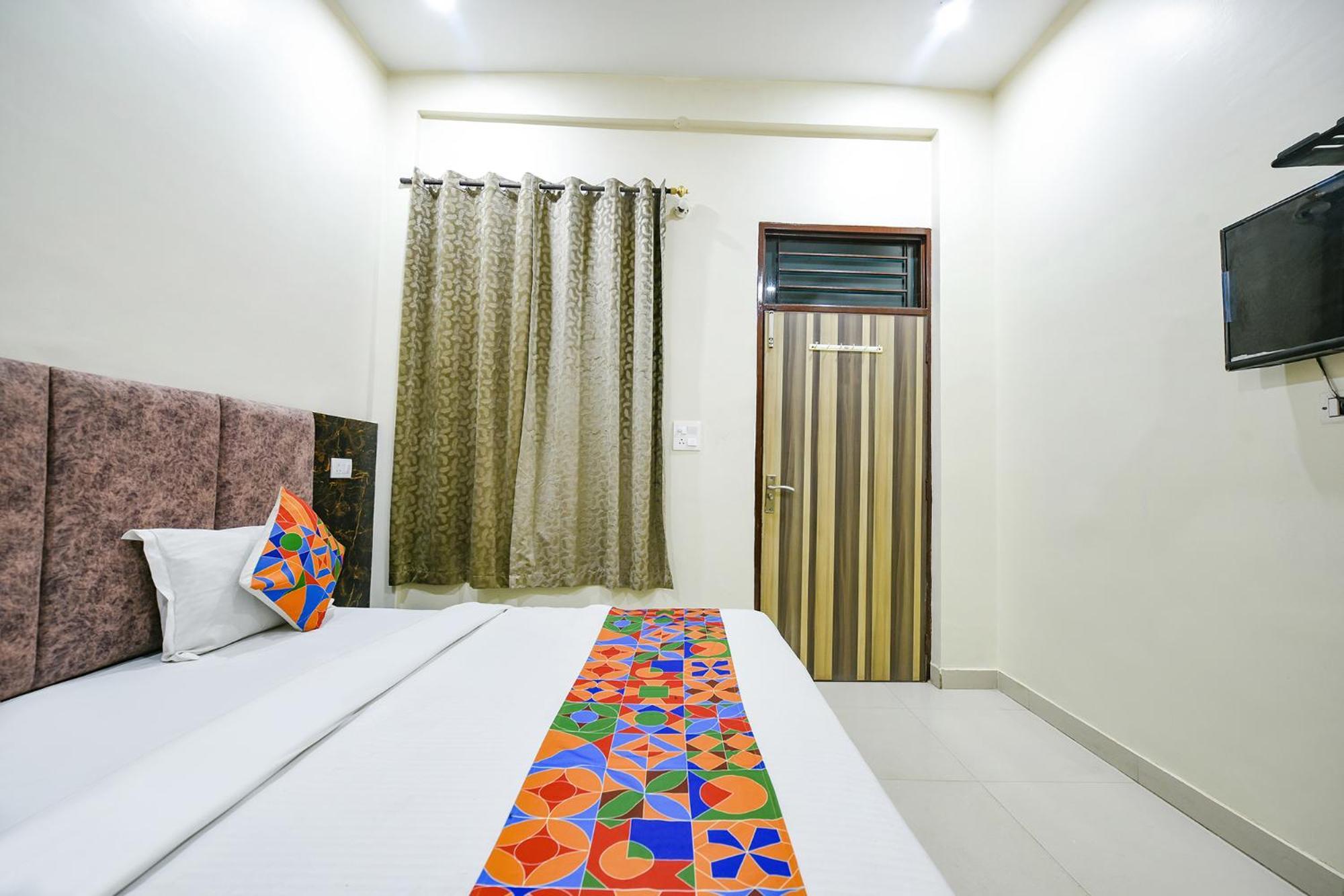 Fabexpress Galaxy Hotel Nayagaon Exterior photo